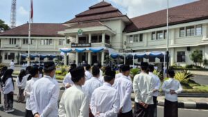 Hari Santri Nasional 2025: Santri Pondok Pesantren Darun Nun Padati Balai Kota Malang