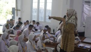 Hari Kedua “Holiday Pesantren” Ponpes Darun Nun: Dari Keseruan Bahasa Arab hingga Seni Literasi