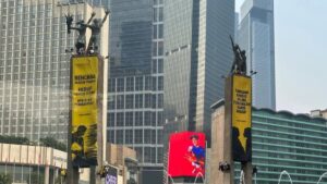 Di Bawah Pengawasan, di Atas Monumen: Sebuah Aksi yang Mengundang Pertanyaan